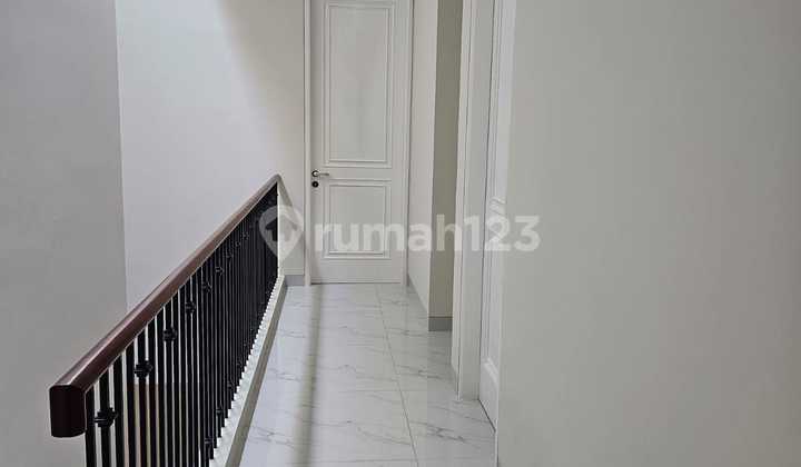 Brand New! Jual Rumah SHM Semi Furnished Luas Tanah 102 M2 di Janur Kuning, Kelapa Gading 2