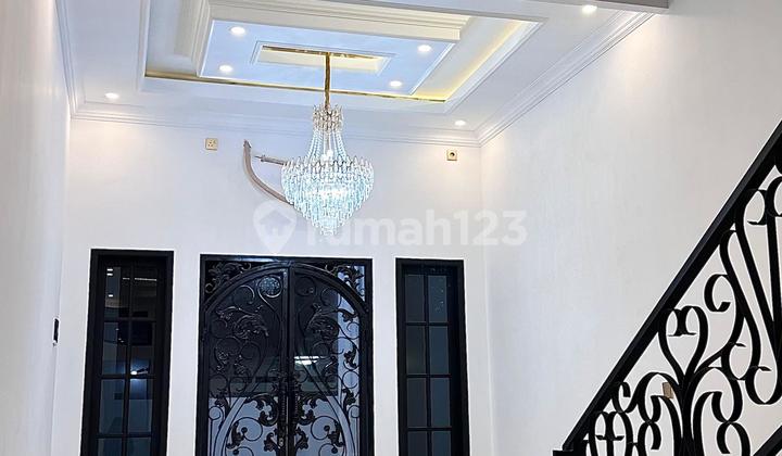 Jarang Ada! Rumah Baru Gaya Modern Klasik Eropa Di Pulomas Barat 2