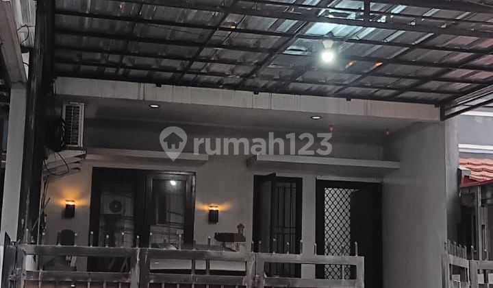 PRICE DROP! 3-Story House in Kelapa Molek, Land Size 5 x 18, Complete with Solar Water Heater