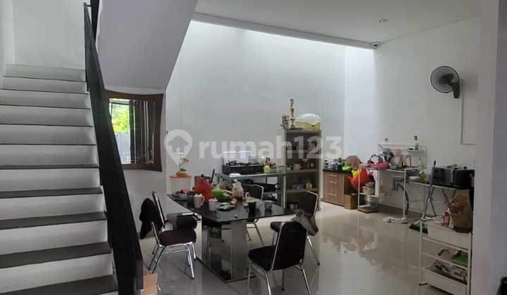Price Drop! 3-Story Minimalist House 7 X 15 Land Area in Bcs Raya Kelapa Gading 2