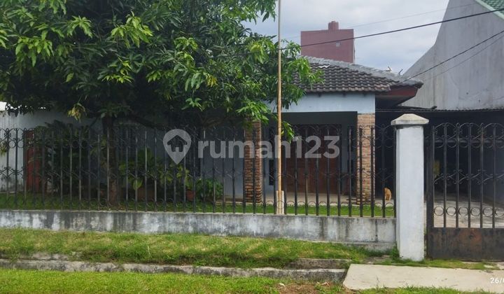 Standard House Ready for Renovation in Jatiwaringin Asri, Pondok Gede – 620m² Land, Strategic Location Near Highway