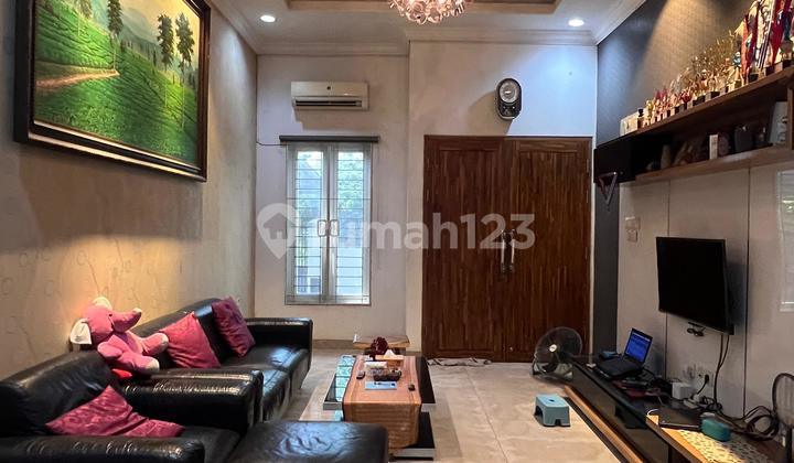 Jual Rumah Asri & Kokoh di Sunter Jaya – 3 Lantai LT 170m2, SHM, Bebas Banjir