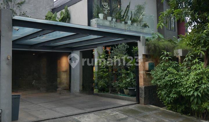 Dijual Rumah Bebas Banjir 2 Lantai Nuansa Tropical dengan Swimming Pool – Cempaka Putih Tengah 