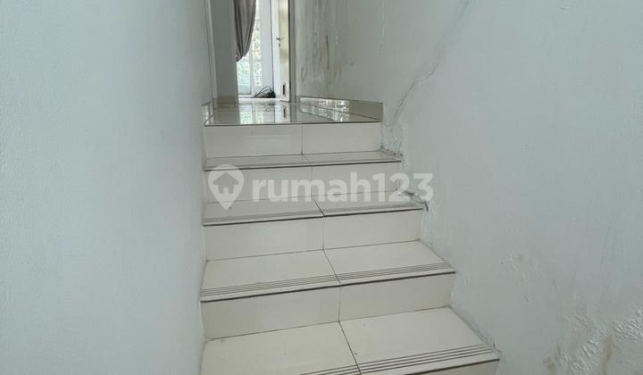 Quick Sale Minimalist Imperial House – 3-Car Road Access, Strategic Location!