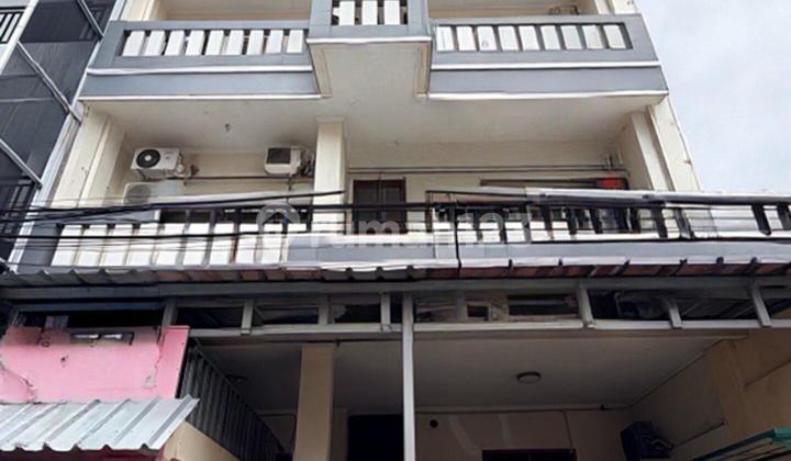 Dijual Kontrakan Aktif 3 Lantai LT 8  x 15 di Komplek Walikota - Bangunan Kokoh dan Potensi Income Besar