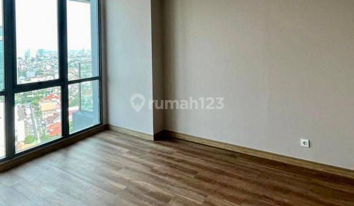 Apartemen Holland Village PRIVATE LIFT dengan 3 Kamar Tidur View Pool 2