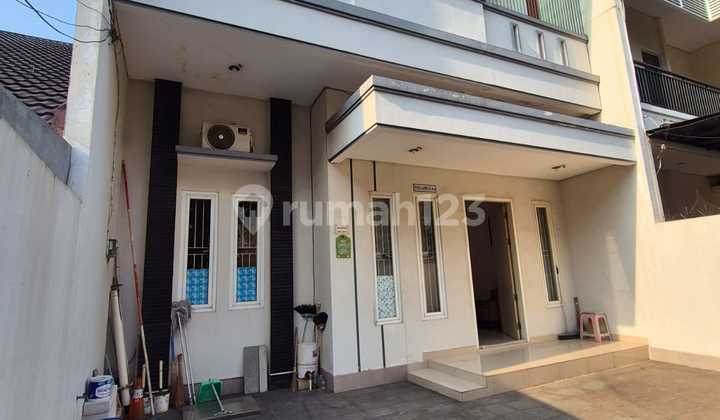Dijual Rumah Siap Huni di Puspa Gading - Baru Renovasi Luas Tanah 144M2 Lokasi Strategis