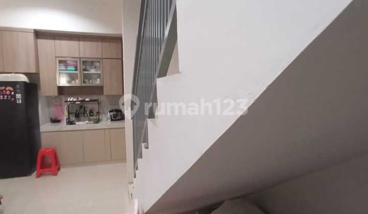 Rumah 2 Lantai Minimalis LT 6 x 15 Konsep Desain Modern Siap Huni di Hibrida, Bebas Banjir dan Jalan Lebar  2