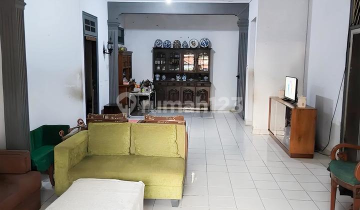 For Sale: 2-Story Standard House in Pejaten Barat, Land Area 215M2 with 6 Bedrooms, Price 5.5M Negotiable.