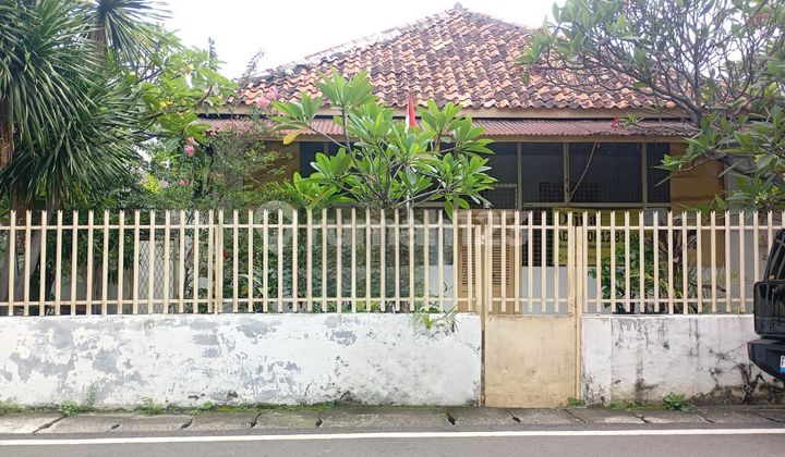 Dijual Tanah + Rumah Lama Kramat Baru Jakpus – Lt 718 M², Shm