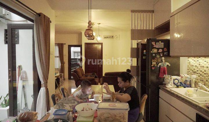 Rumah cantik siap huni 3 lantai, SHM, berada dalam cluster di pondok melati Bekasi. 2