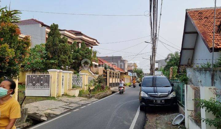 Ruang Usaha atau rumah kontrakan, masing2 seluas 40 M2, model paviliun.