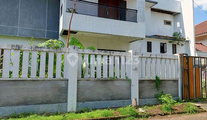 This house is very suitable for a large family residence. It has supporting access. 5 minutes to Bogor Great Mall. 4 minutes to Bogor Outer Ring Road. 5 minutes to Usada Bogor Hospital. 10 minutes to Bogor Main Market. This house asset is being sold through a national auction. 2