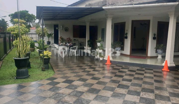 Ni Rumah Sangat Bgus Buat Tinggal Keluarga Besar Dan Jg Bisa Buat Villa .ada Ruang Keluarga Taman Ada Teras Depan Samping.belakang .ada Taman .ruang ******** Makan .ada Internet ******** Tanah.lingkungan ********.listrik Plng 4.400. W.jarak 2