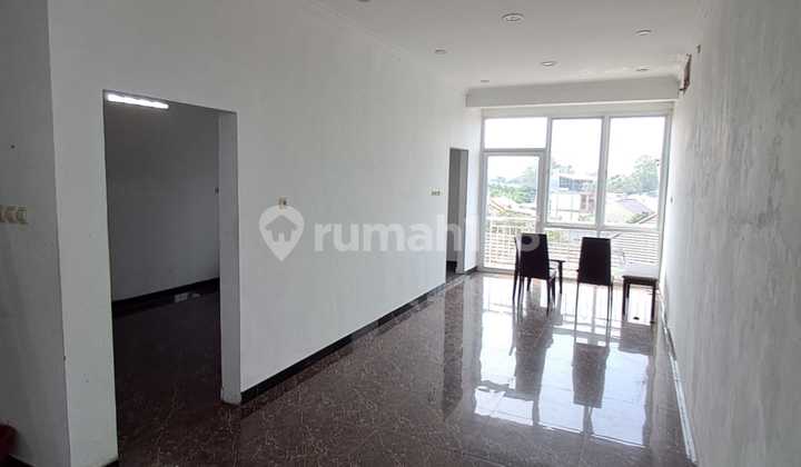 Ni Rumah Sangat Bgus Lokasi Rumah Bebass Banjir .Siab Huni .Bebas Banjir .Rumah Tsb Dlm Komplek.ni di Jual Secara Aida ke Pihak Bank.ayo Miliki Segra dan Sangat Aman Sekali.akses ke Stasiun Depok Lama +-15.Menit 2