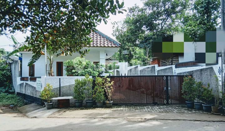 This one-story house is very, very good for a residence. It is adjacent to the Mulia Residence Two housing complex and opposite a gas station. 2