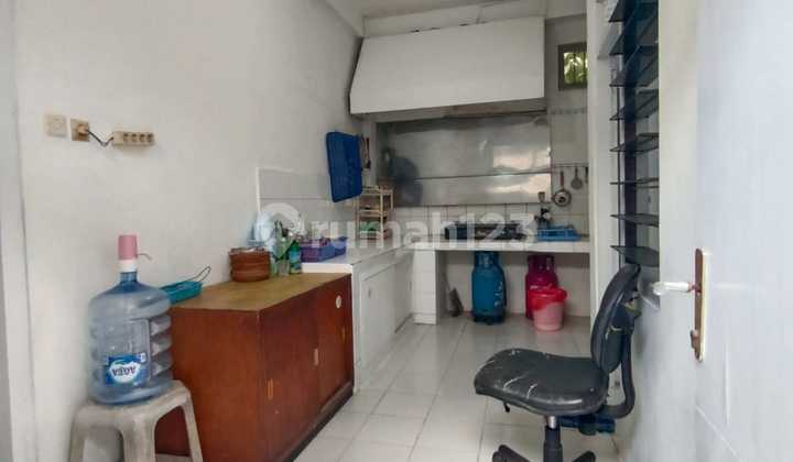 For Rent - Rumah 8 Kamar  2