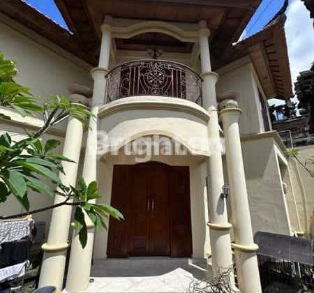 Rumah Mewah Style Eropa di Calista Residence