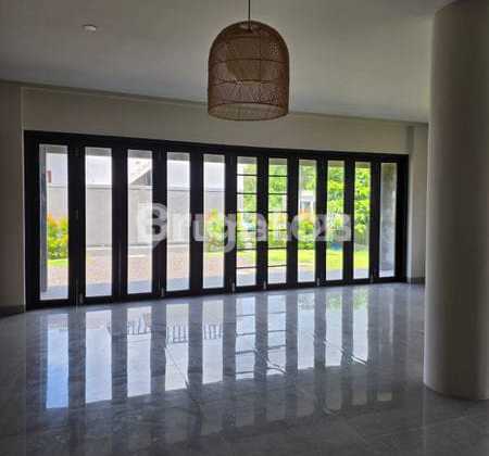 Exclusive Modern Villa with Spacious Rooftop in Pecatu