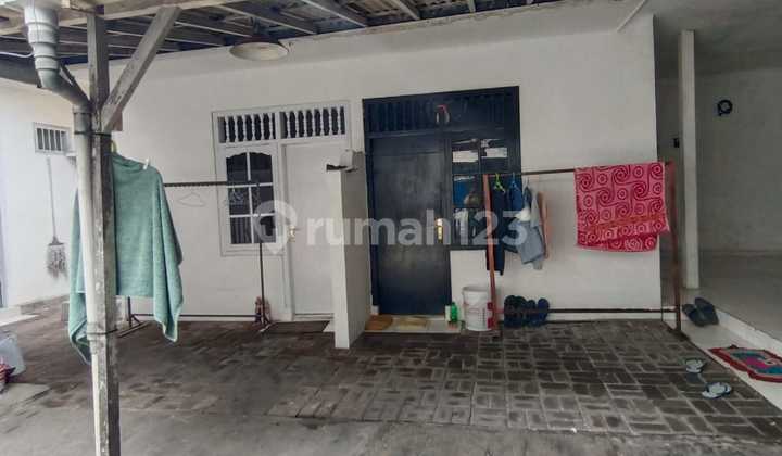 For Rent - Rumah 8 Kamar 