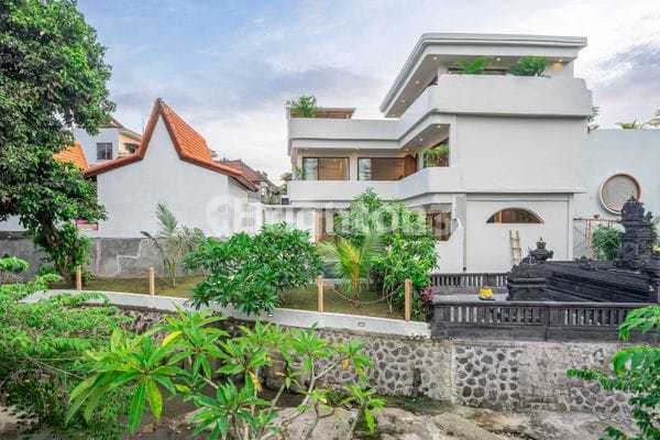 Introducing Beautifull Elegant Villa Located At Jalan Batu Mejan In The Serene Padang Linjong Canggu
