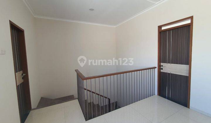 Rumah baru 2 lantai, desain lux dan minimalis, taman holis indah, Bandung  2