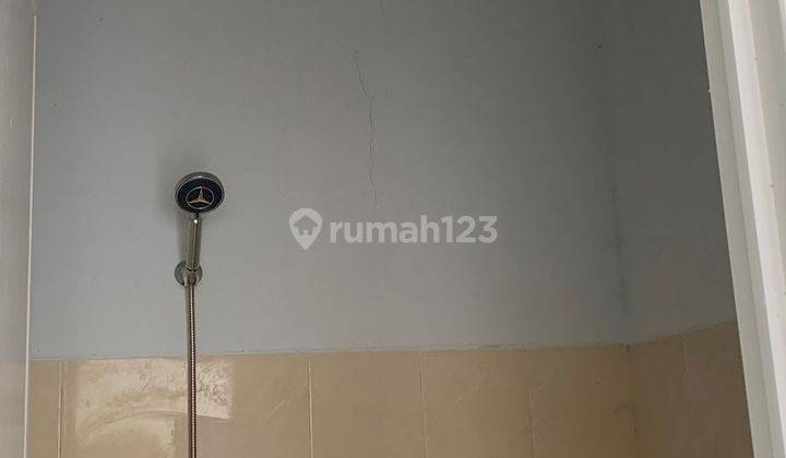 over unit citayem dekat angkot. 3