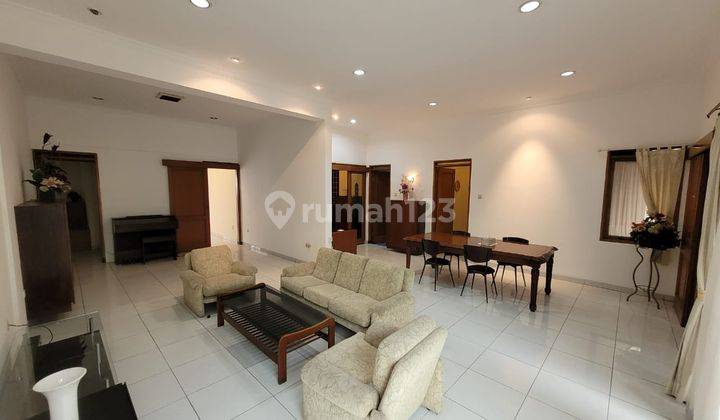 Rumah Bagus Semi Furnished di Setra Sari, Bandung 1