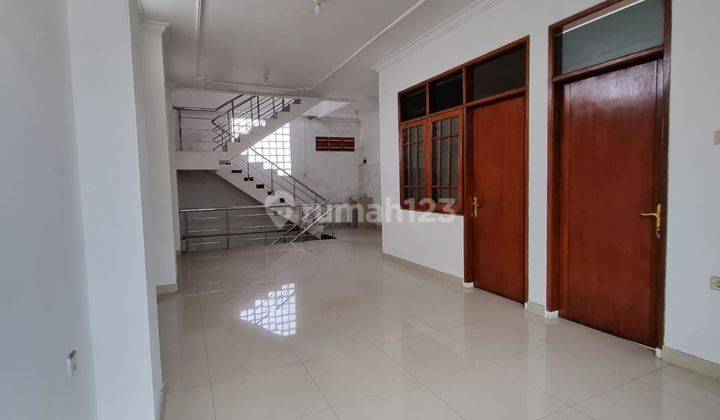 Tempat Usaha Modern Otista Sangat Terawat  10