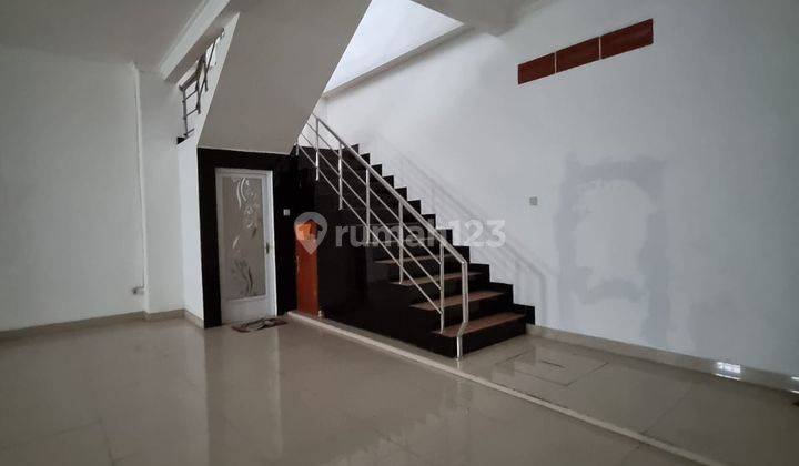 Tempat Usaha Modern Otista Sangat Terawat  11