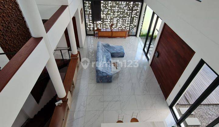 Rumah 2,5 Lantai Bagus Semi Furnished Sumber Sari Modern Tropical 1