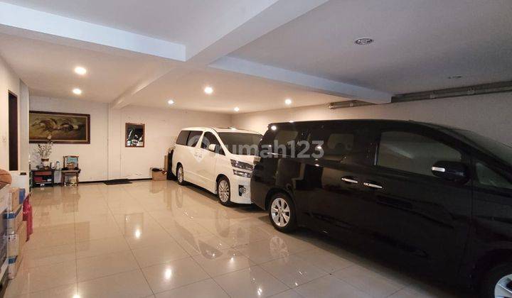 Luxury Home At Setraduta, Bandung 2