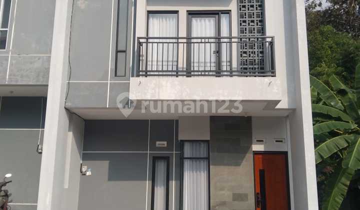 Strategic Town House with Mountain Sunset View