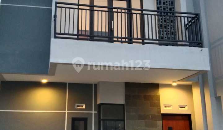 Strategic Town House with Mountain Sunset View 2