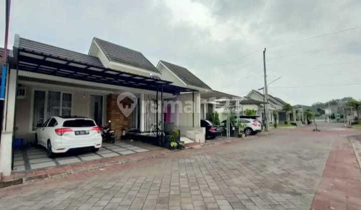 Rumah Mewah Perumahan Elit di Jalan Nasional Wates Rumah Mewah Perumahan Elit di Jalan Nasional Wates