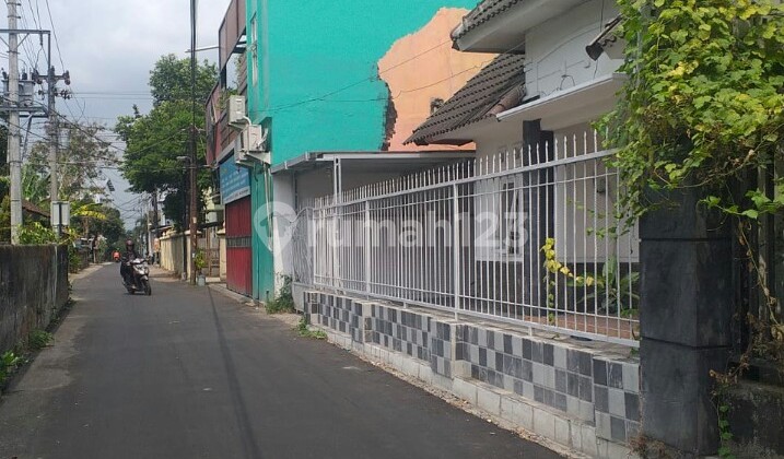 House for Sale in Condongcatur, Near UGM and UNY Campus, Hartono Mall, JIH, Comfortable and Quiet 2