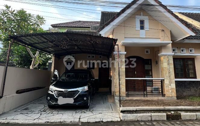 House for Rent in Sinduadi, Mlati, within a housing complex near Magelang Road, comfortable residential environment.