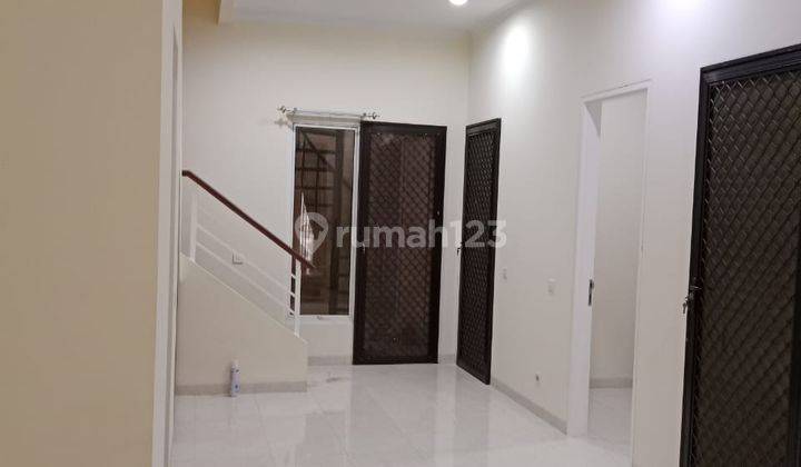 Rumah 2 Lt Semi Furnished Bagus Siap Huni di Topaz Phg 2