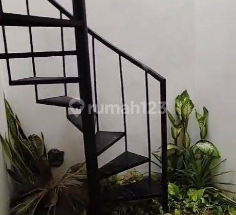 Rumah 1 Lt Baru Rapi Siap Huni di Griya Loka Sektor 1.1 2