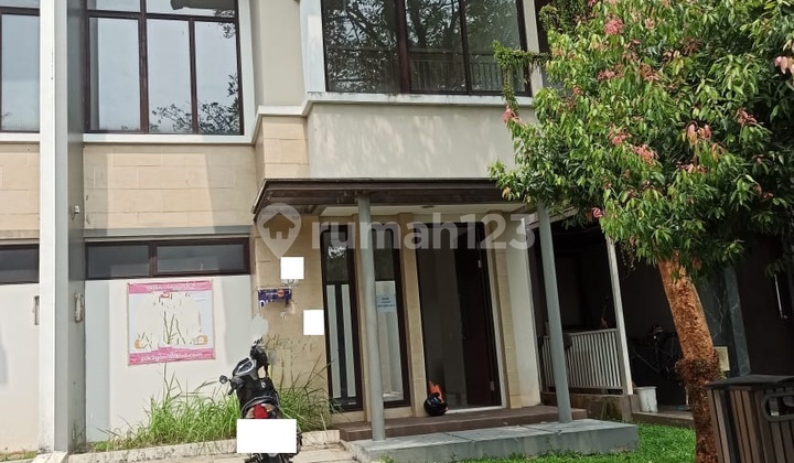 Rumah 2 lt Terawat dpn taman di Illustria The Eminent BSD