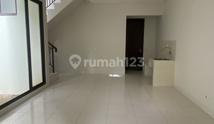 ruang keluarga rumah 3 lt rapi siap