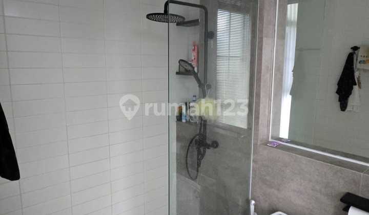 The house has been renovated, semi-furnished in Aether Greenwich BSD. 2