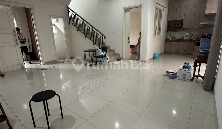 Rumah 2 lt Semi furnished Siap huni di Flamingo GS