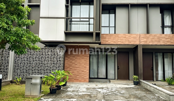 Rumah 2 LT Full Furnished Siap Huni di Alam Suvarna
