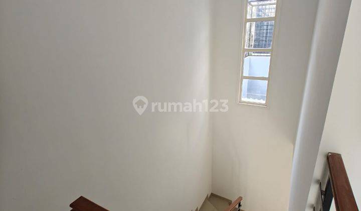 Rumah 2 Lt Unfurnished Sudah Renov di Turquoise Phg  2