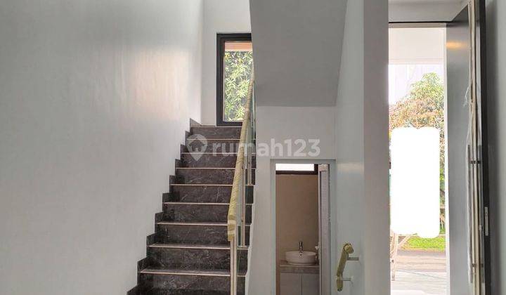 Rumah 2 Lt Baru Cakep Siap Huni di Alam Sutera 1