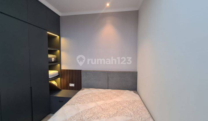 Rumah 2 Lt Monochrome Furnished Siap Huni di Flamingo 2