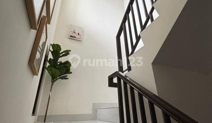 Rumah 2 lt Full furnished Siap huni di Allura Lavon 2