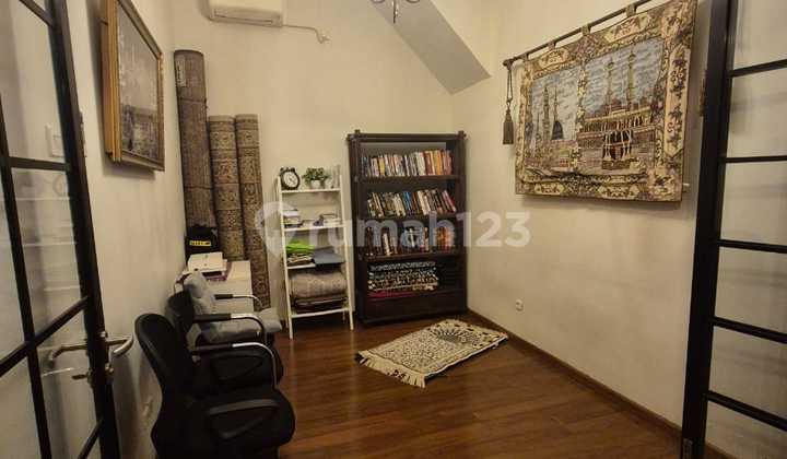 Rumah 2 LT Terawat Cantik Siap Huni di Griya Loka BSD 2