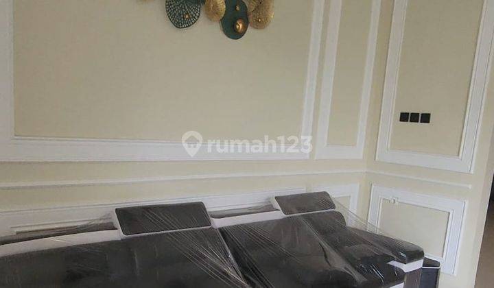 Rumah 3 Lt Furnished Custom Cakep di Anggrek Loka 2